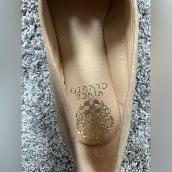 Vince Camuto - Picture 4 of 5